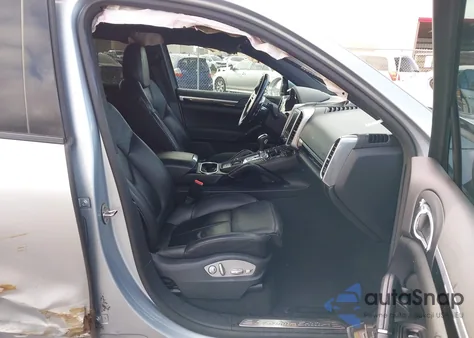 2017 Porsche Cayenne Platinum Edition z USA, uszkodzony, nr VIN WP1AA2A28HKA84614